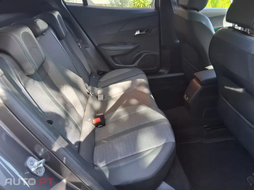 Peugeot 2008 1.2 PureTech Allure EAT8
