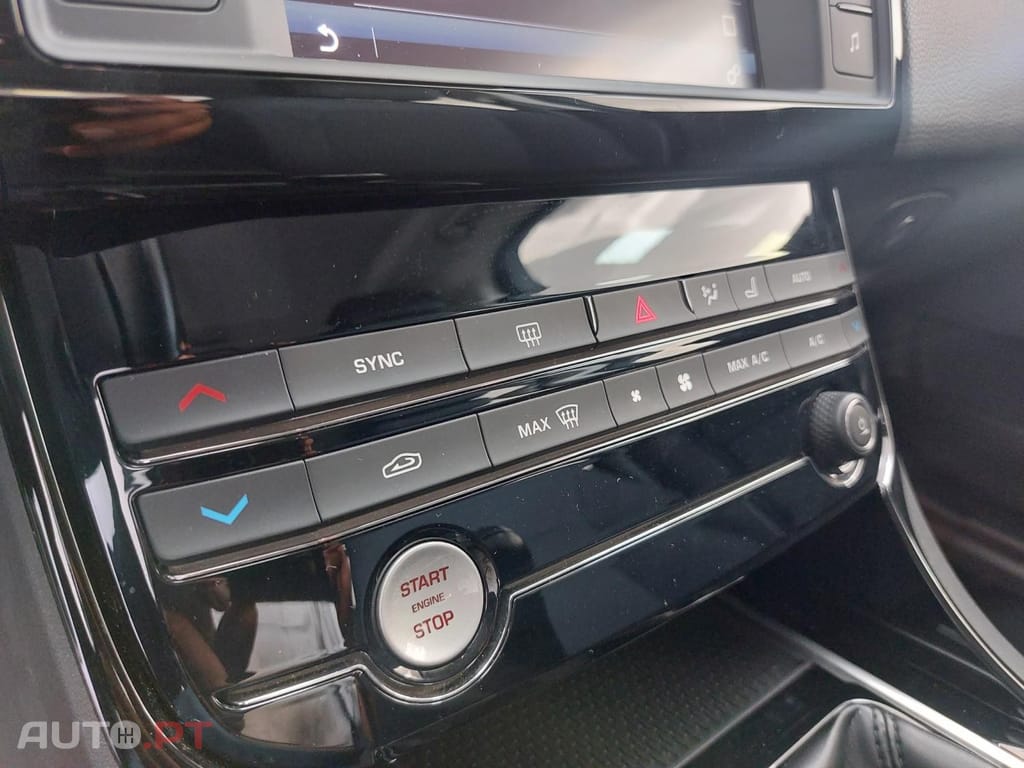 Jaguar XE 2.0 D Prestige