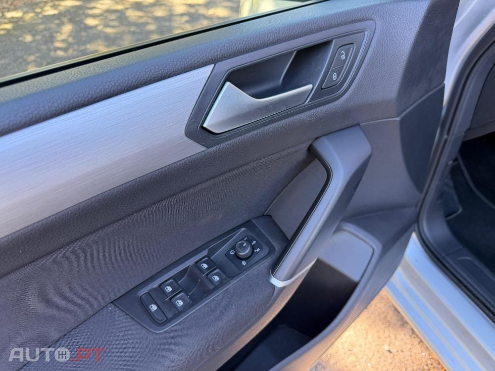 Volkswagen Touran 2.0 TDI Highline DSG