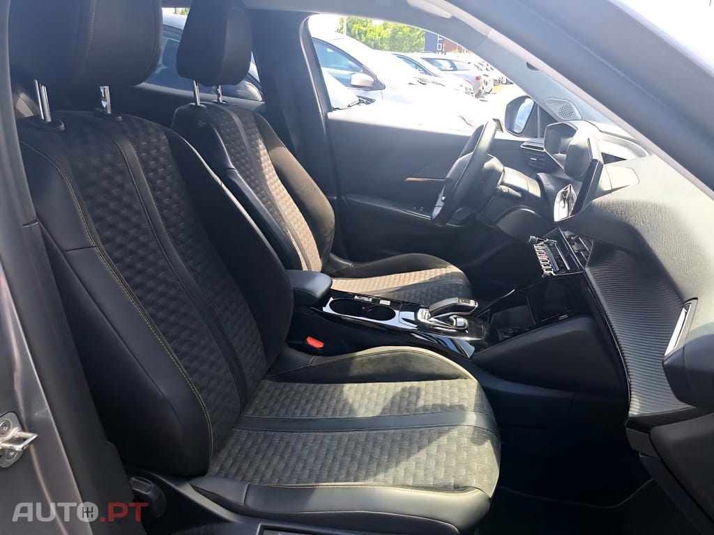 Peugeot E-2008 50 kWh Allure