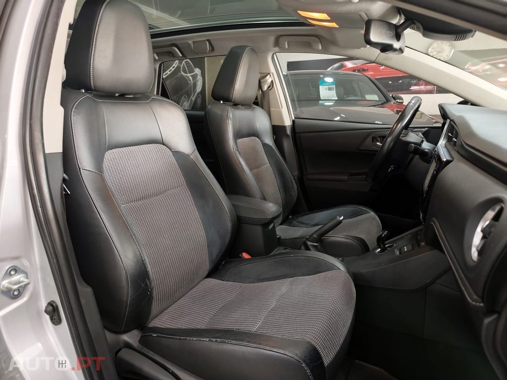 Toyota Auris Touring Sports 1.8 HSD Exclusive+Navi
