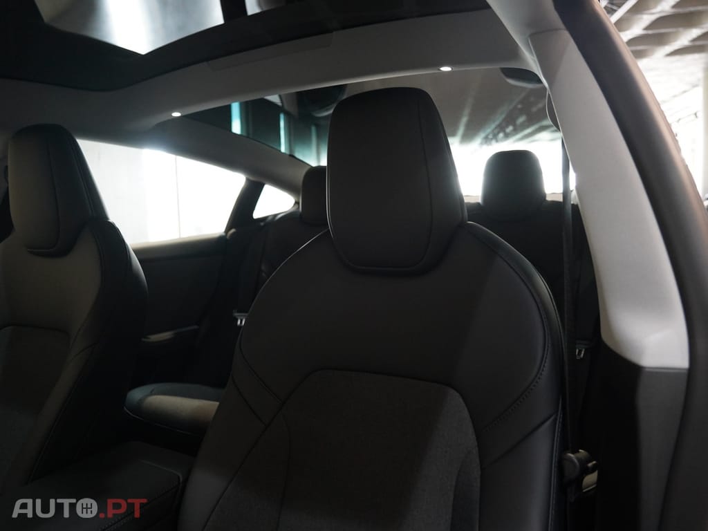 Tesla Model 3 Tração Traseira