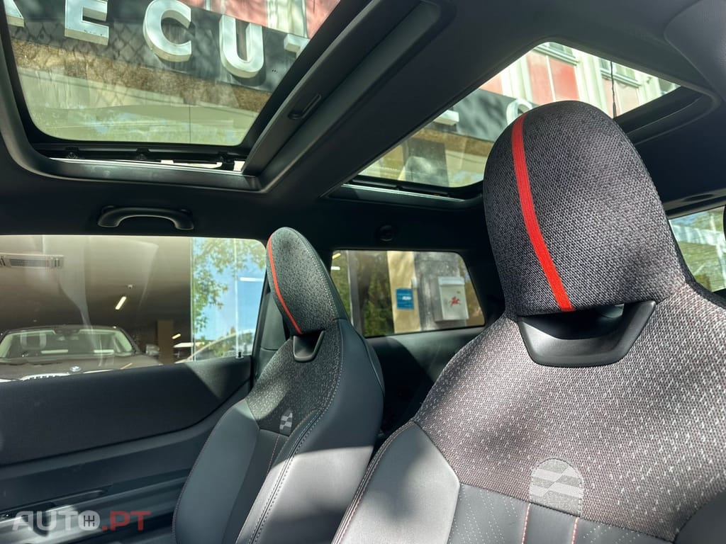 MINI Cooper John Cooper Works Auto Desportiva