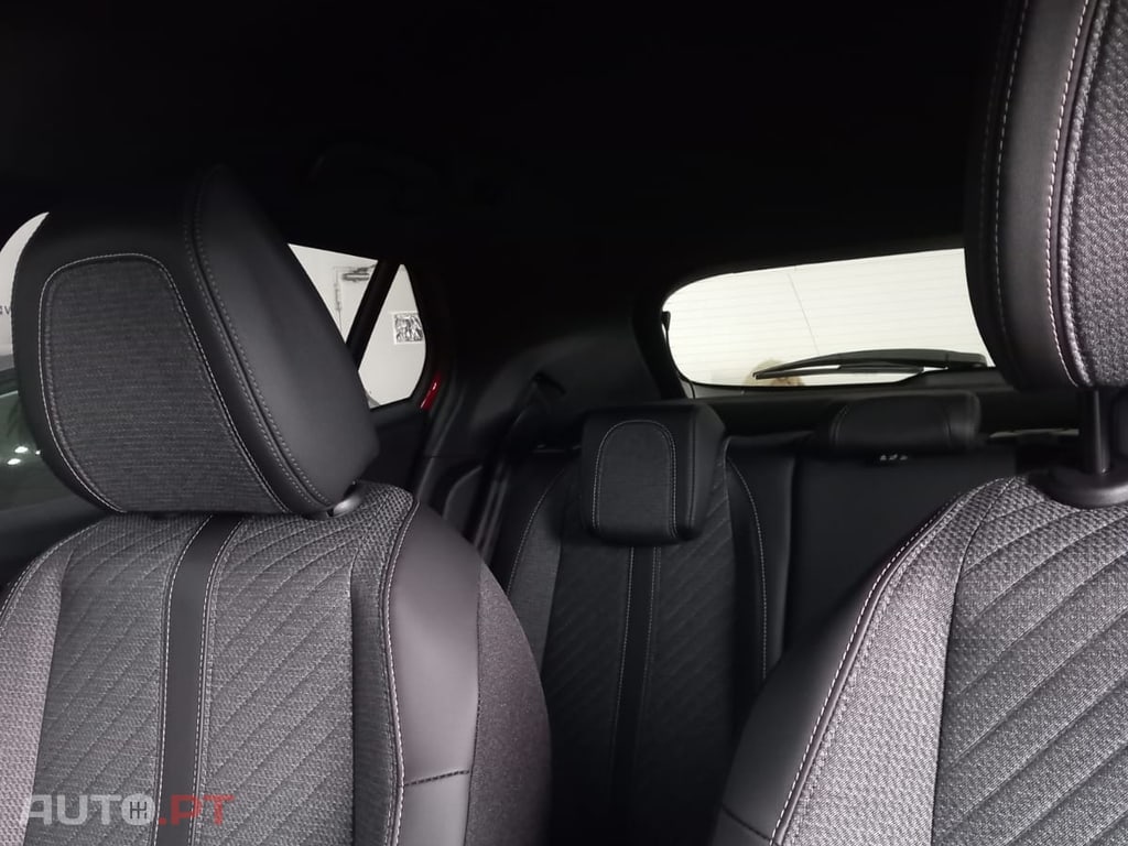 Peugeot 2008 Allure 1.2 PURETECH 100 CV
