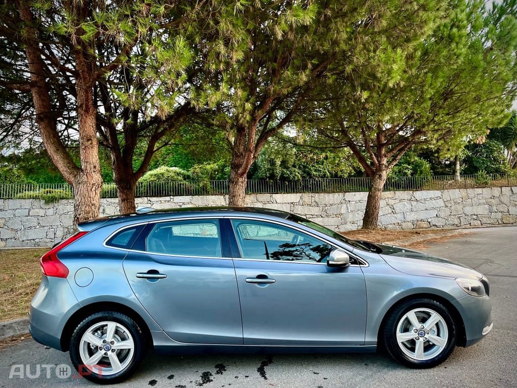 Volvo V40 D2