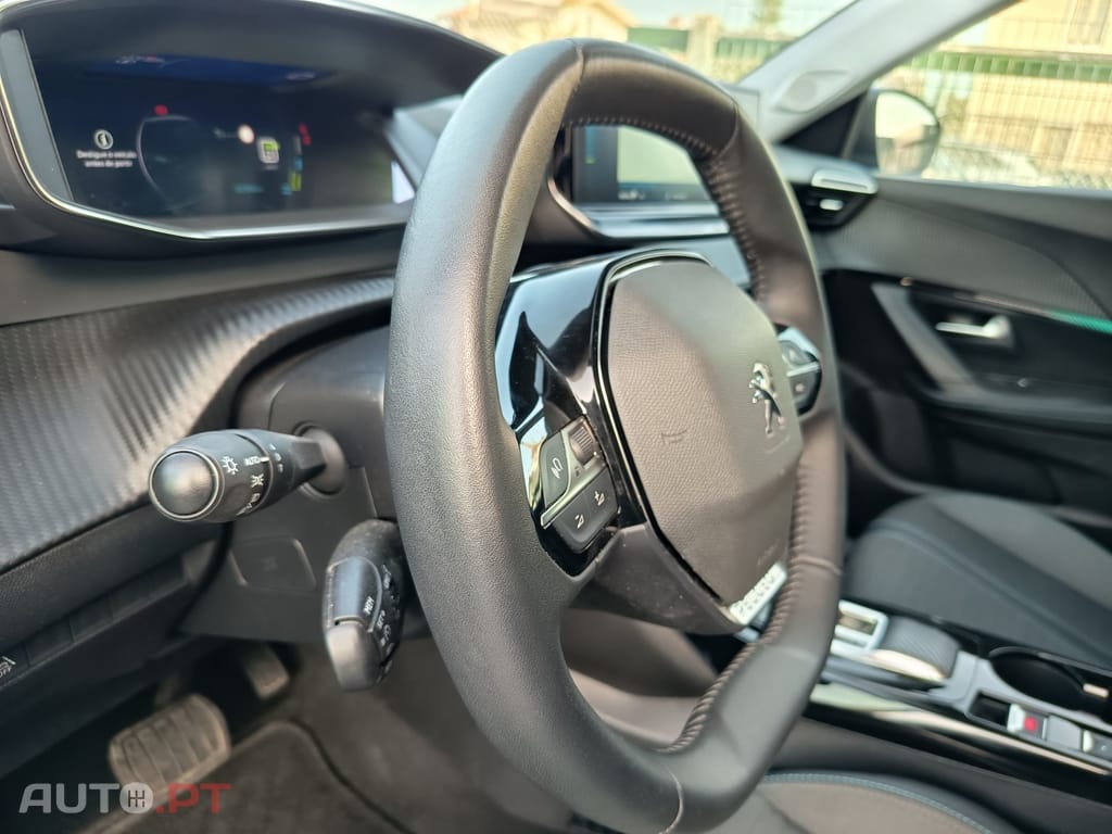 Peugeot E-2008 50 kWh Allure