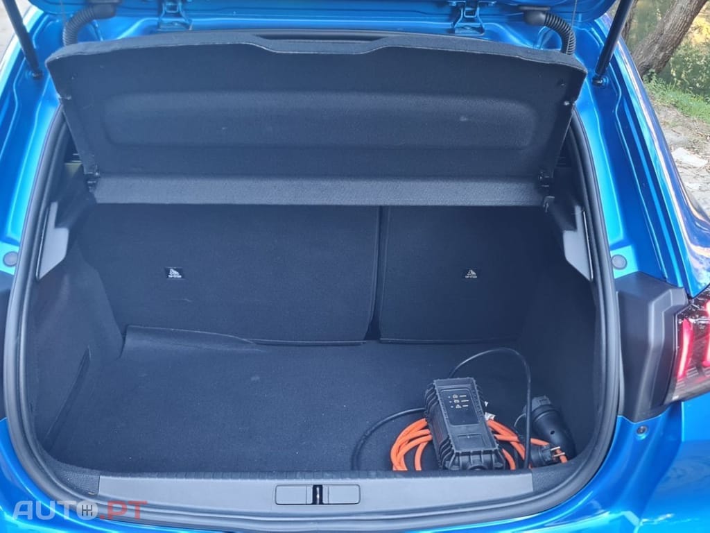 Peugeot E-208 GT