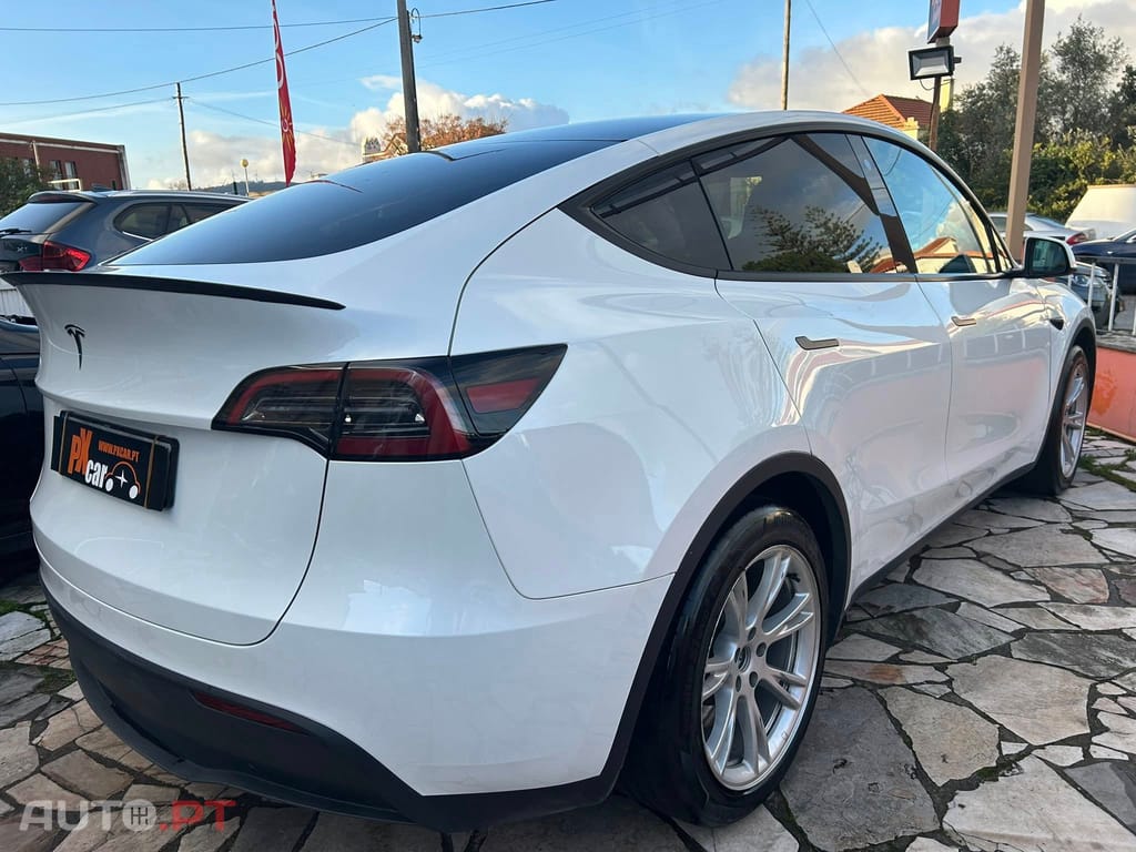 Tesla Model Y Standard RWD