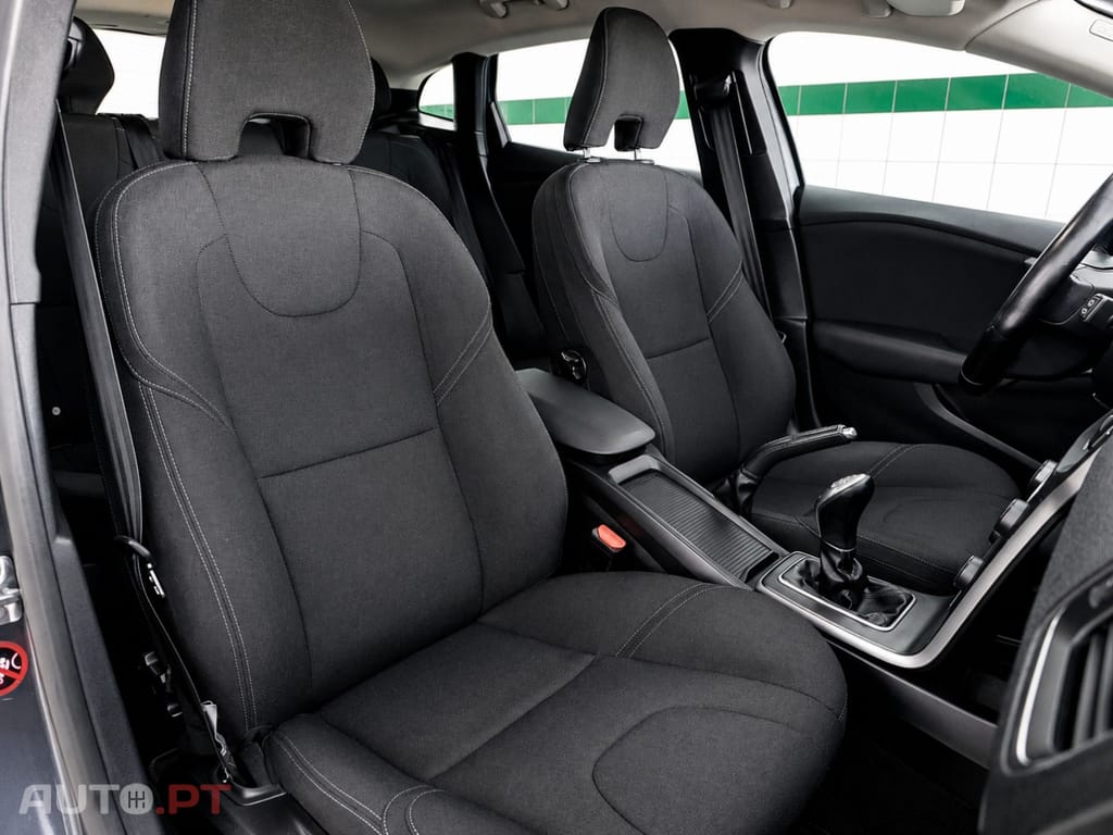 Volvo V40 Cross Country 1.6 D2 Momentum
