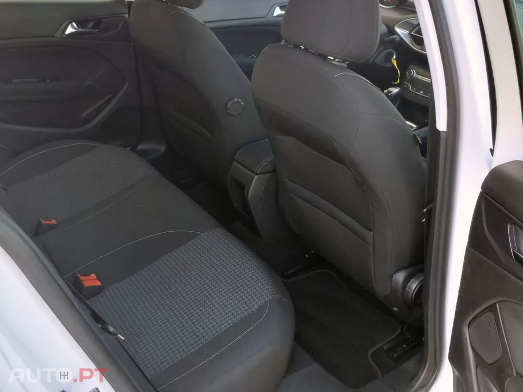 Peugeot 308 1.5 BlueHDi Business Line
