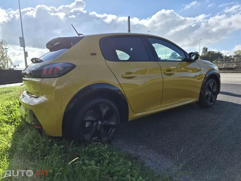 Peugeot E-208 50 kWh GT