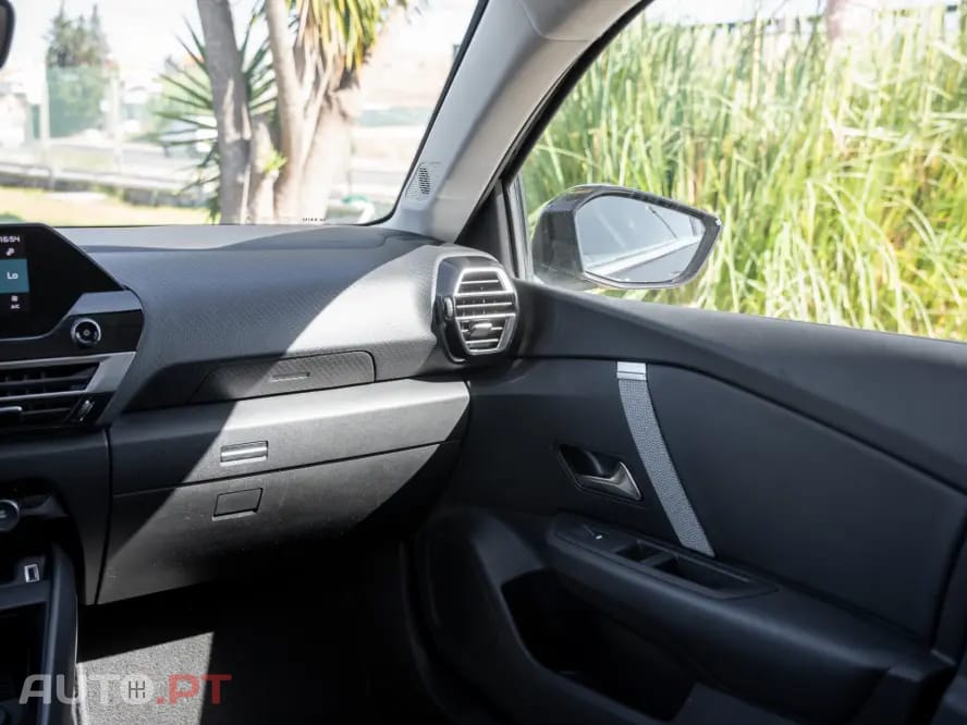 Citroen C4 PureTech 130 Stop&Start EAT8 SHINE