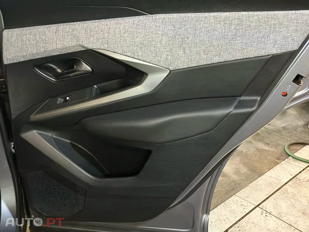 Peugeot 3008 1.2 Hybrid Allure e-DCS6