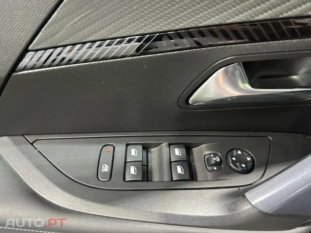 Peugeot E-2008 50 kWh Active Pack