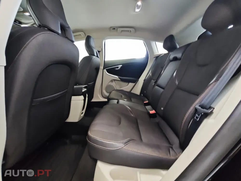 Volvo V40 Cross Country 1.6 D2 Momentum