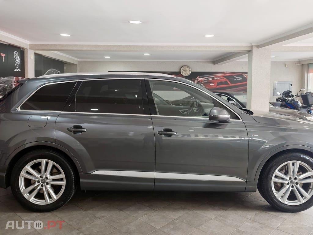 Audi Q7 3.0 TDi quattro S-line Tiptronic 7L