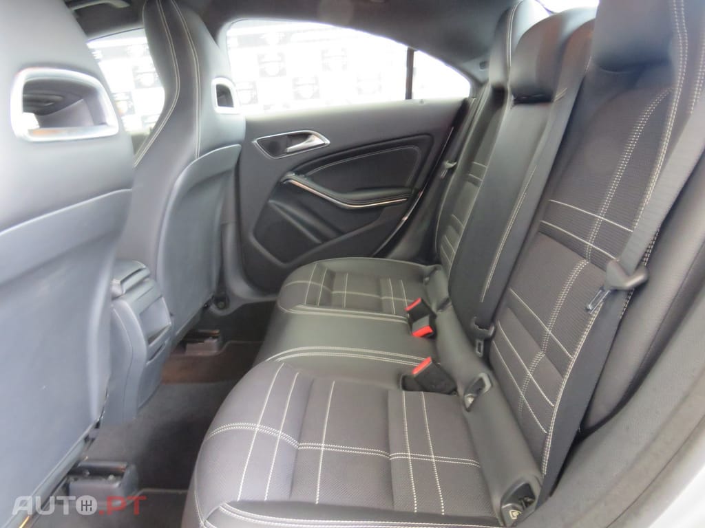 Mercedes-Benz CLA 180 180 D