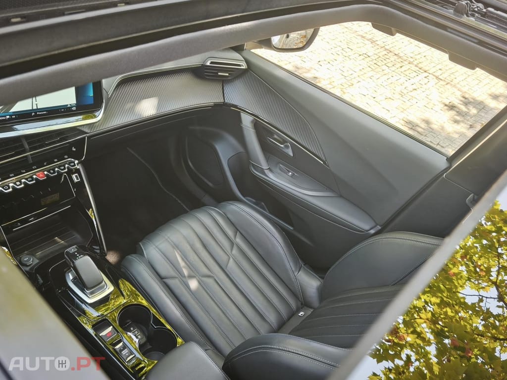 Peugeot e-2008 50 kWh GT — fotografia 27