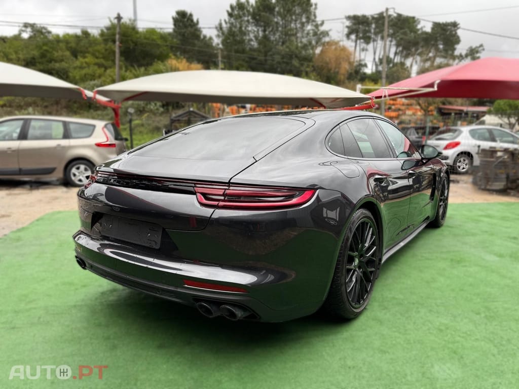 Porsche Panamera 4 E-Hybrid