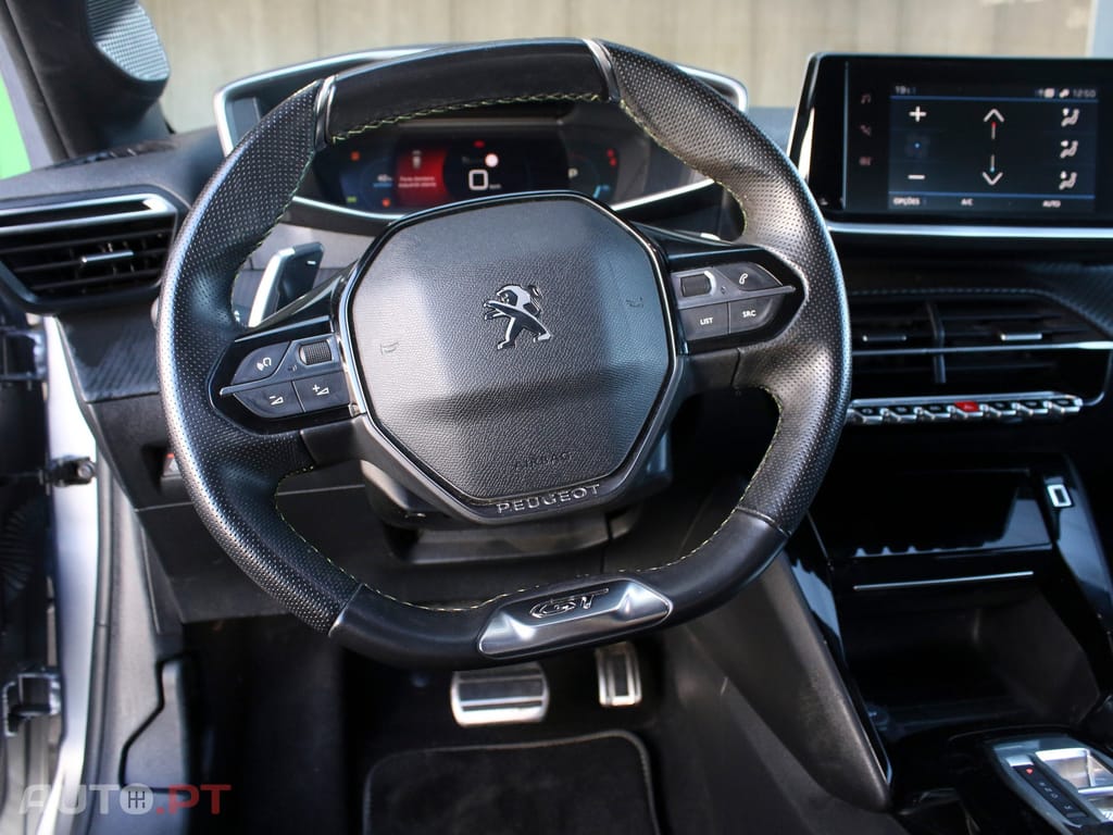 Peugeot 208 1.2 PureTech GT EAT8
