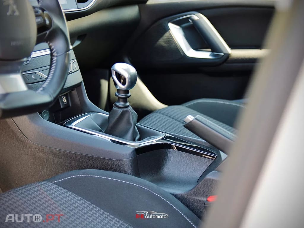 Peugeot 308 1.2 PureTech Business Line