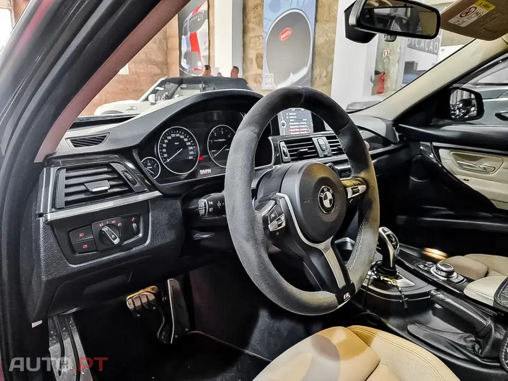 BMW 330 d xDrive Pack Desportivo M Auto