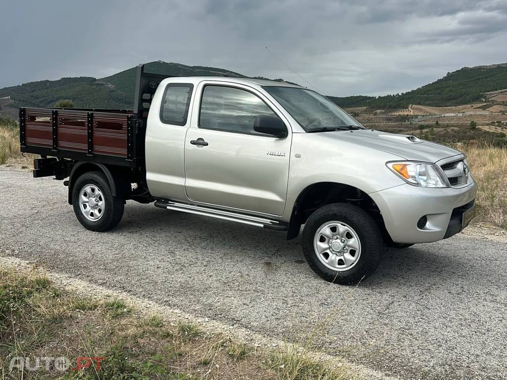 Toyota Hilux 2.5 D-4D 4WD CE