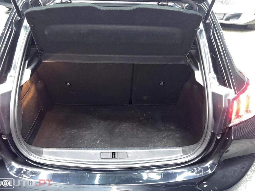 Peugeot E-208 50 kWh Allure Pack