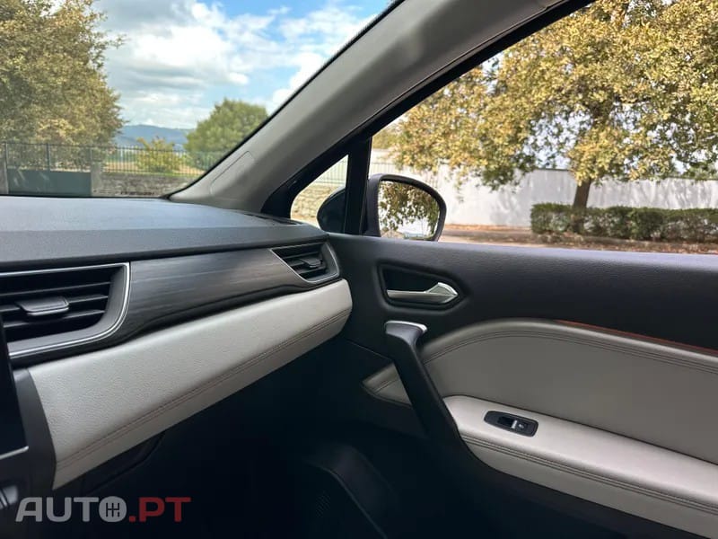 Renault Captur 1.6 E-Tech Initiale Paris