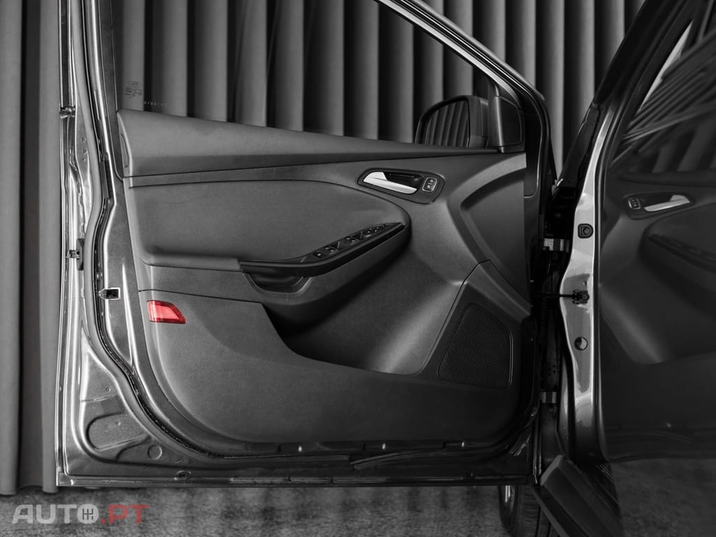 Ford Focus 1.0 EcoBoost S&S TITANIUM