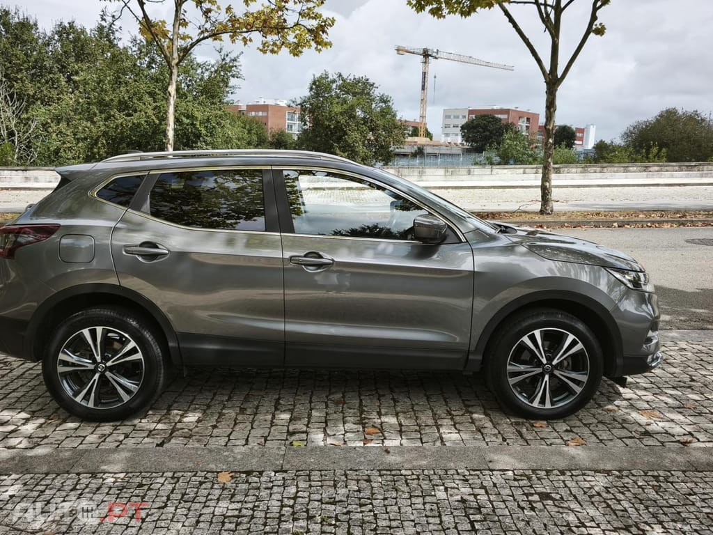 Nissan Qashqai 1.3 DIG-T N-Connecta J18 Led