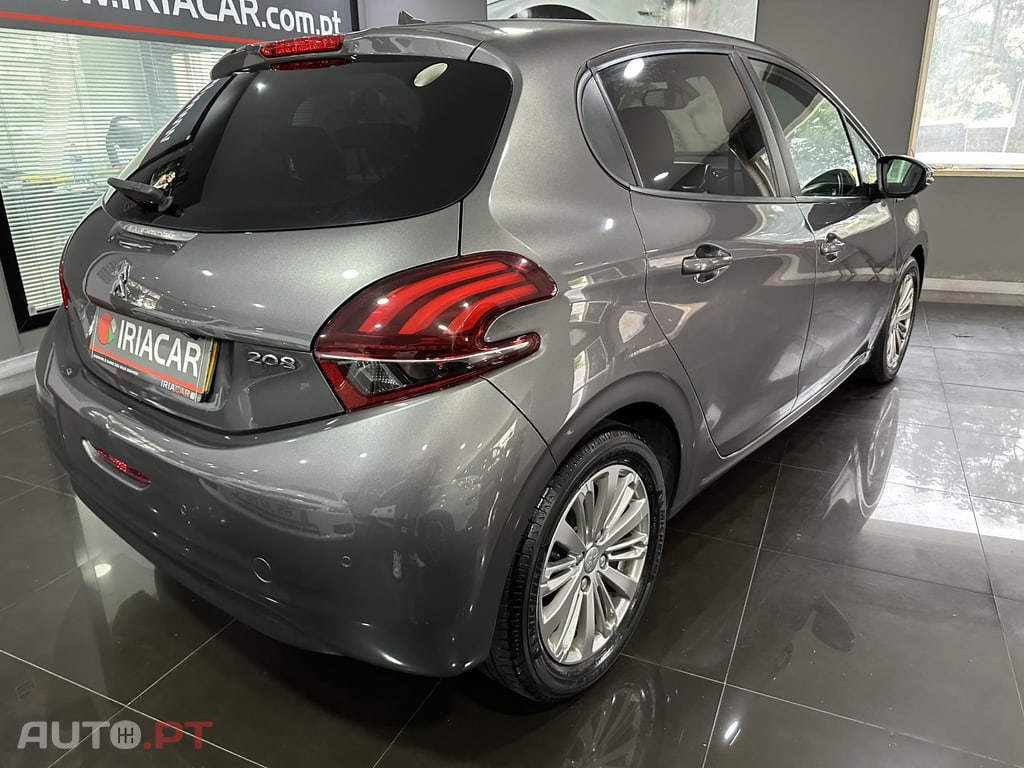 Peugeot 208 1.2 PureTech Signature