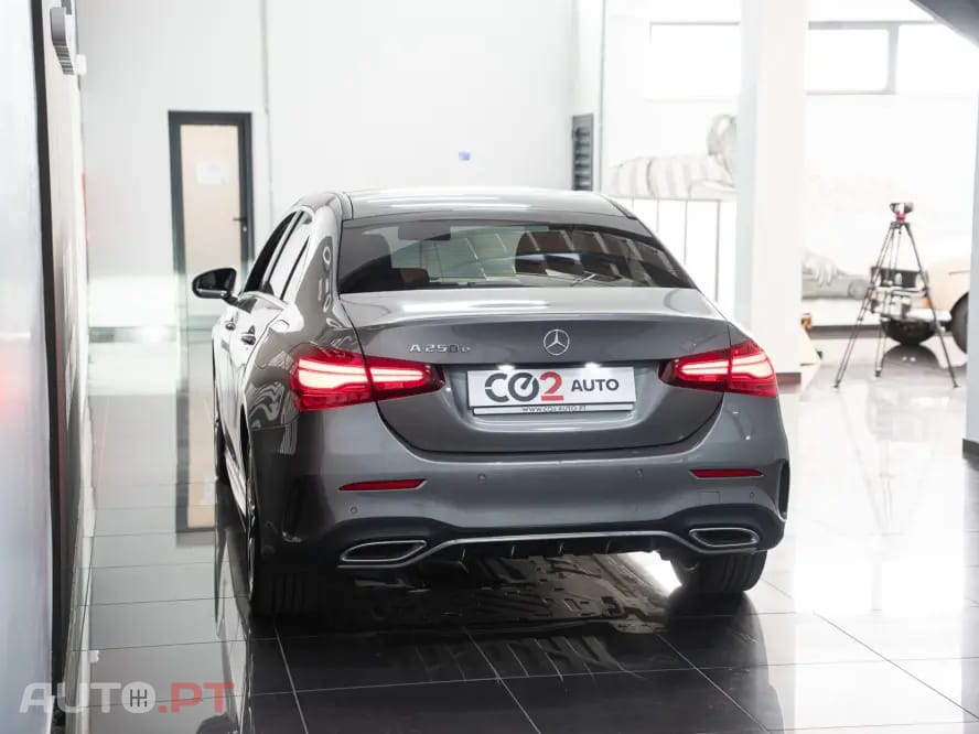 Mercedes-Benz A 250 e AMG Line