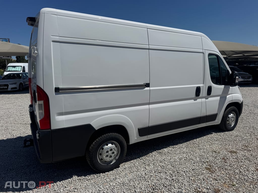 Peugeot Boxer 2.2 BlueHDi 330 L2H2 Premium