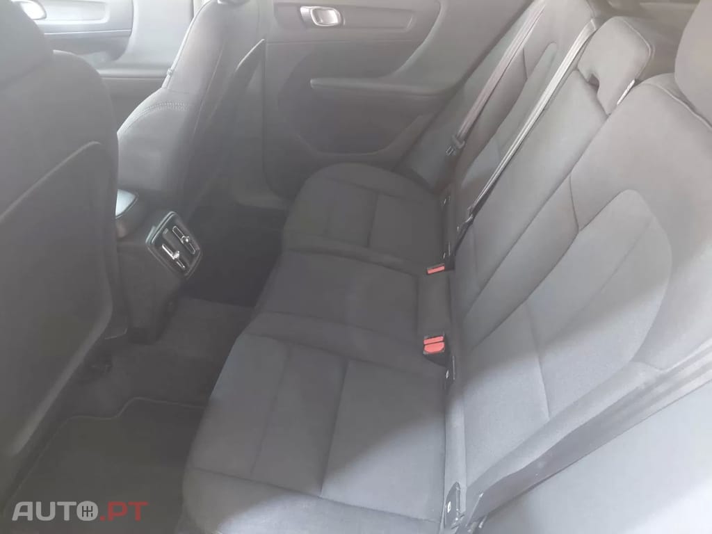 Volvo XC40 1.5 T3 Momentum Tech Edition