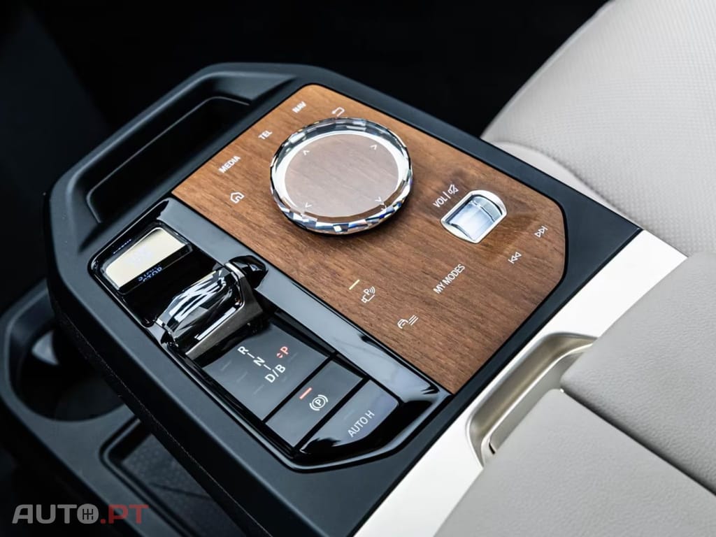 BMW iX 40 xDRIVE SPORT I.V.A DEDUTIVEL 