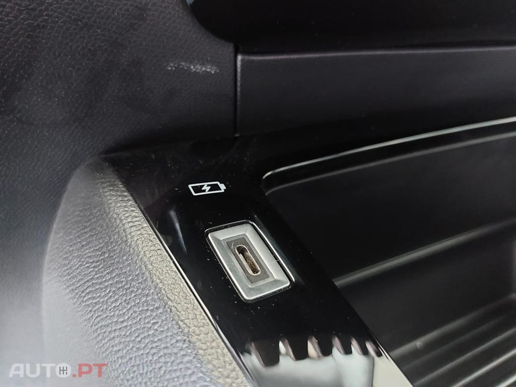 Peugeot E-2008 50 kWh Active Pack