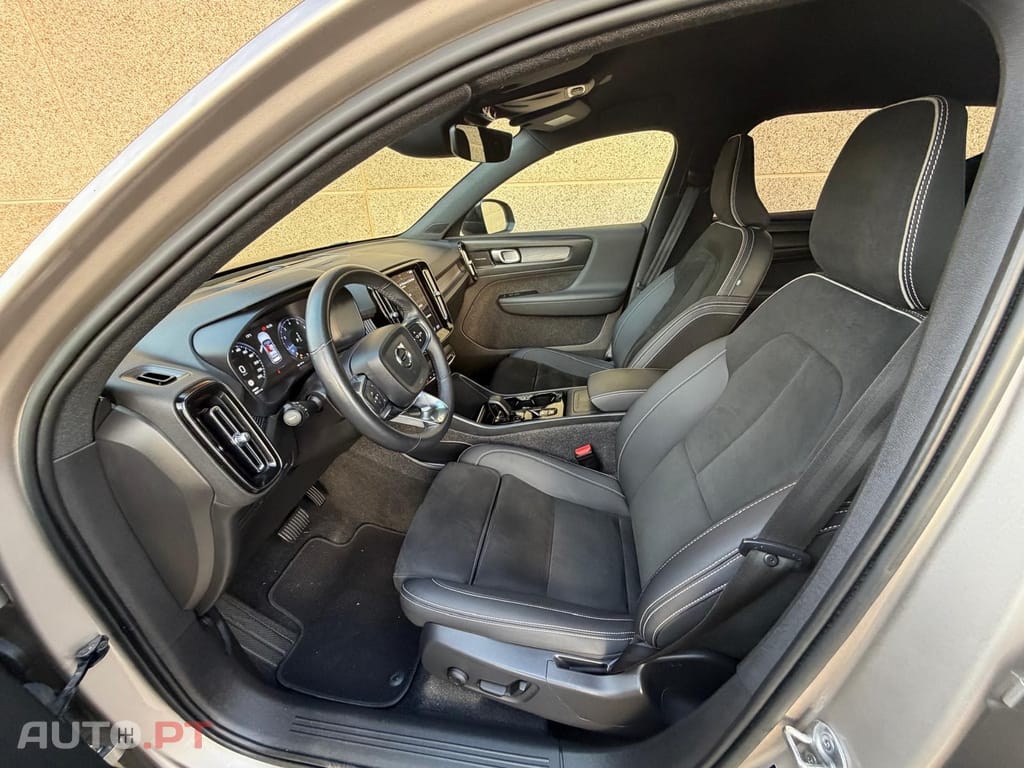 Volvo XC40 1.5 T2 Plus Dark Auto