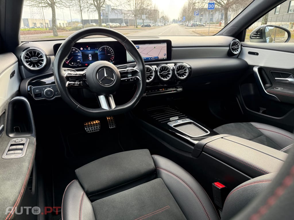 Mercedes-Benz A 250 e AMG Line