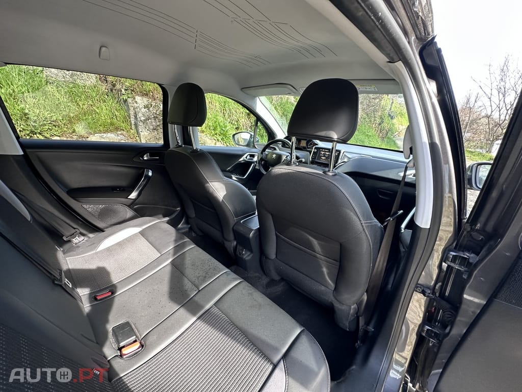 Peugeot 2008 PureTech 100 Allure