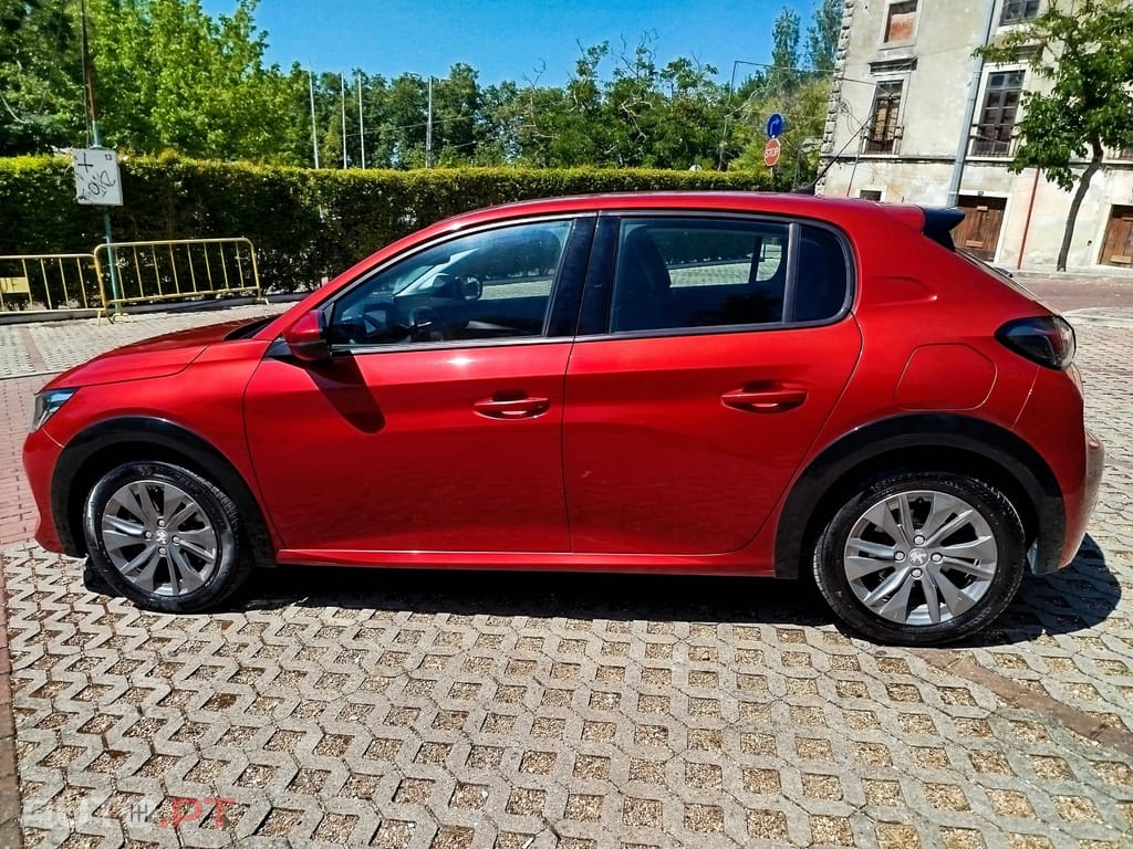 Peugeot 208 Allure 50 kWh 136cv