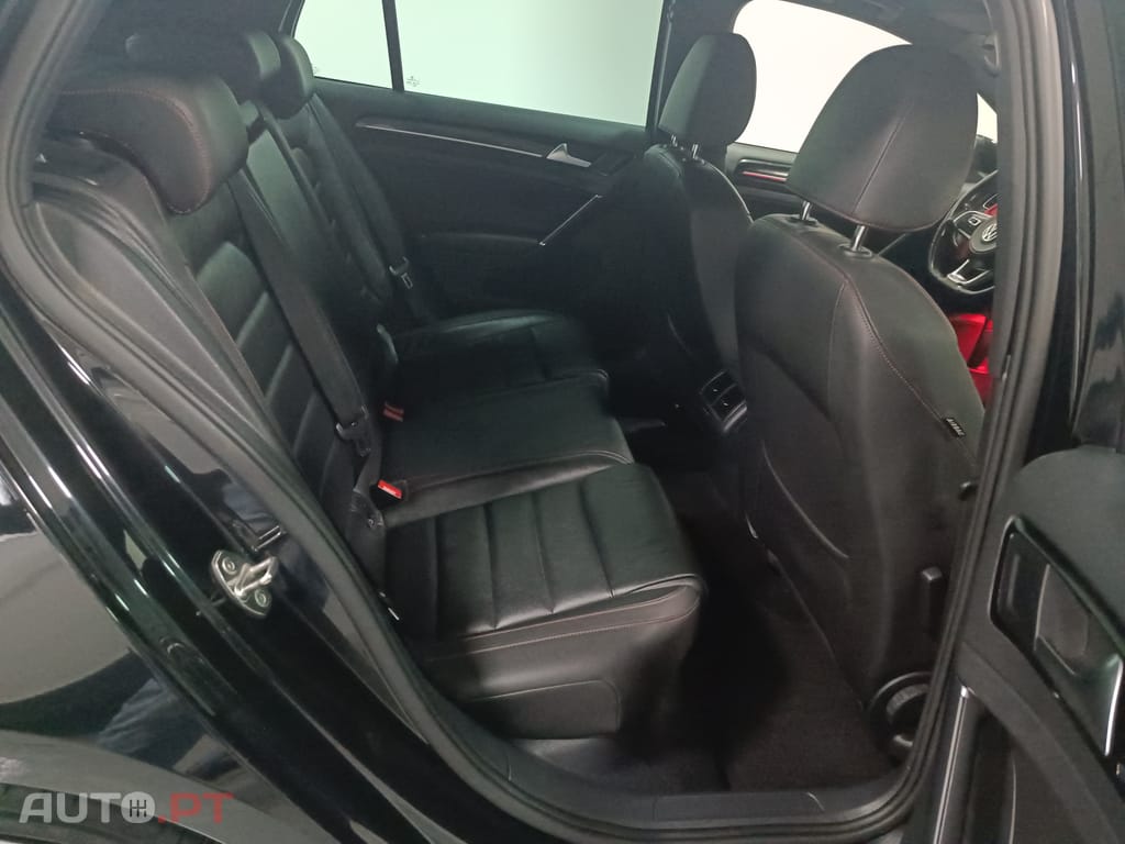 Volkswagen Golf GTI Performance DSG