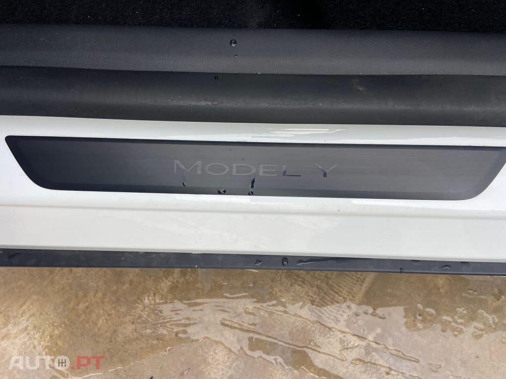Tesla Model Y Long Range Dual Motor AWD