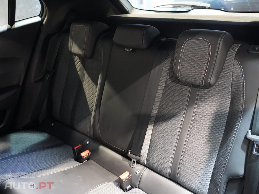 Peugeot 2008 1.2 PureTech Allure