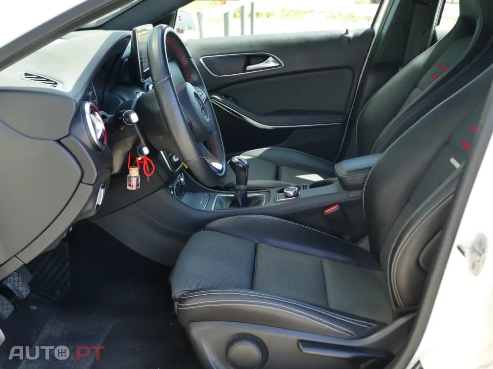 Mercedes-Benz A 180 d AMG Line