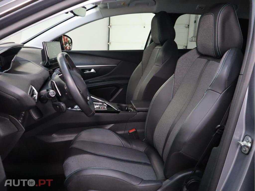 Peugeot 3008 Allure HYBRID 225cv e-EAT8