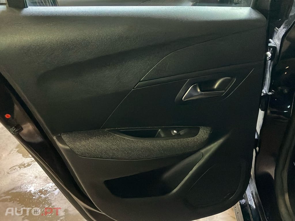 Peugeot 208 1.2 Hybrid Allure e-DCS6