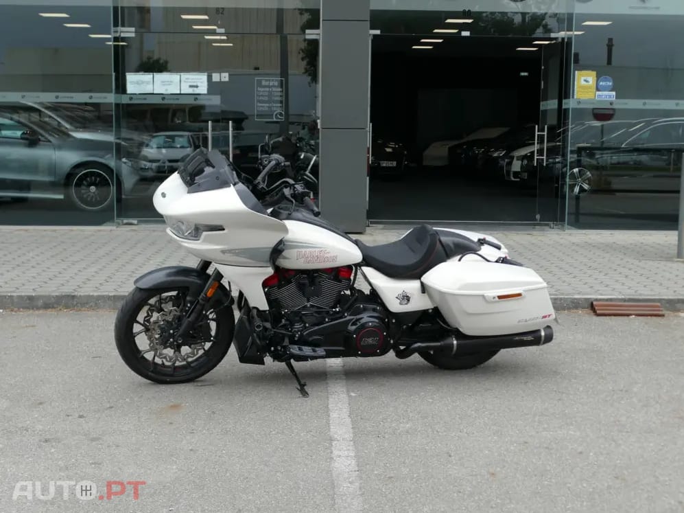 Harley Davidson FL CVO ROAD GLIDE ST