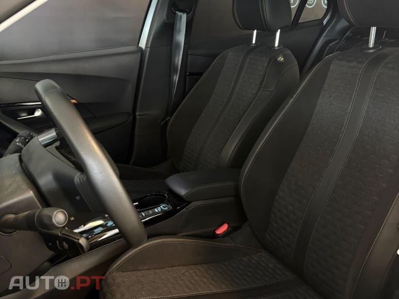 Peugeot E-2008 50 kWh Active