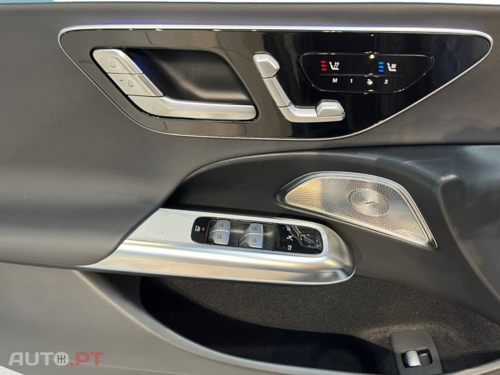 Mercedes-Benz E 300 de T Avantgarde I.V.A DEDUTÍVEL 